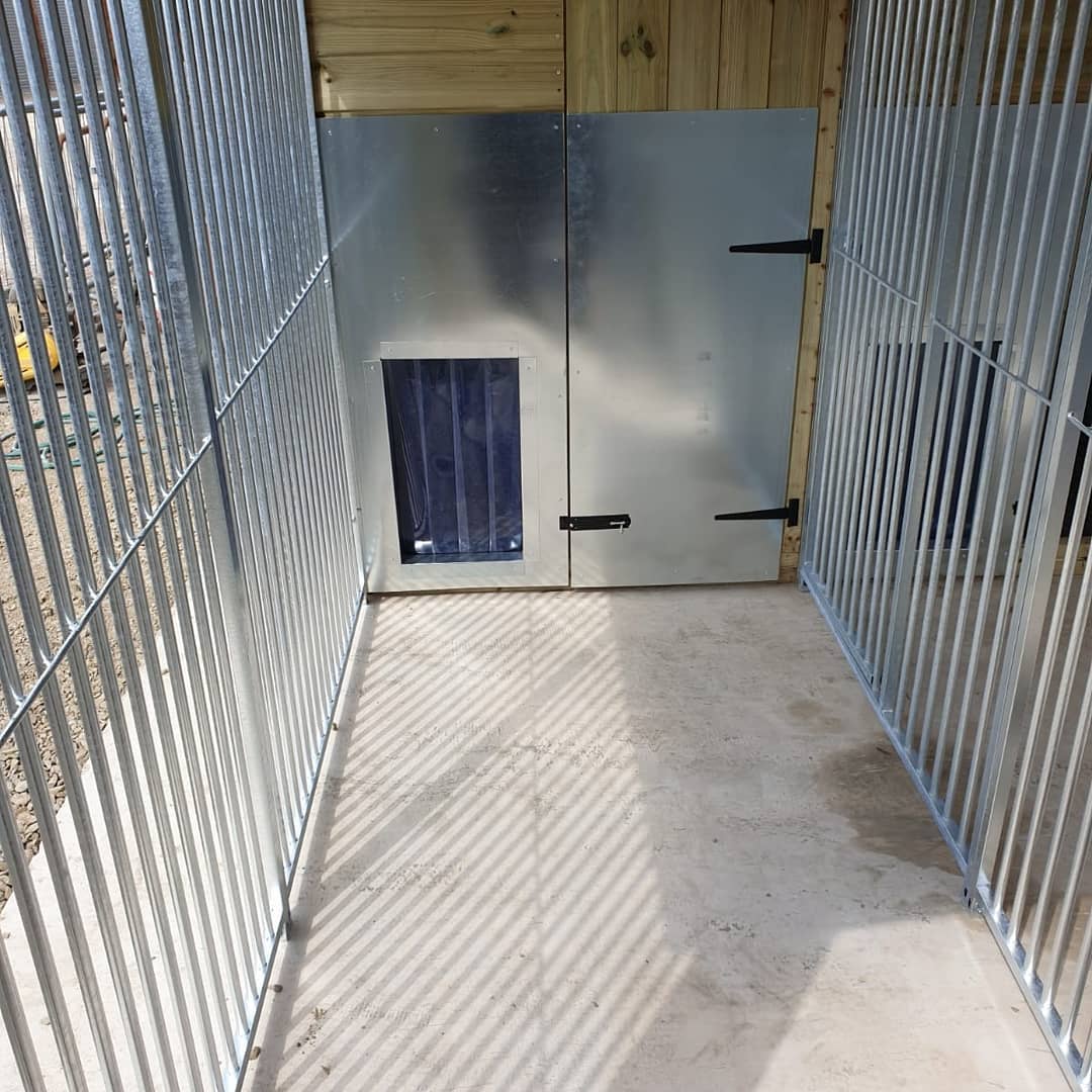 Benchmark Dog Kennel - Triple 10 x 8ft, Premium Wood Range